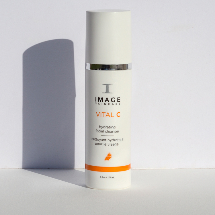 Image Skincare Очищающее молочко с витамином C Hydrating facial cleanser